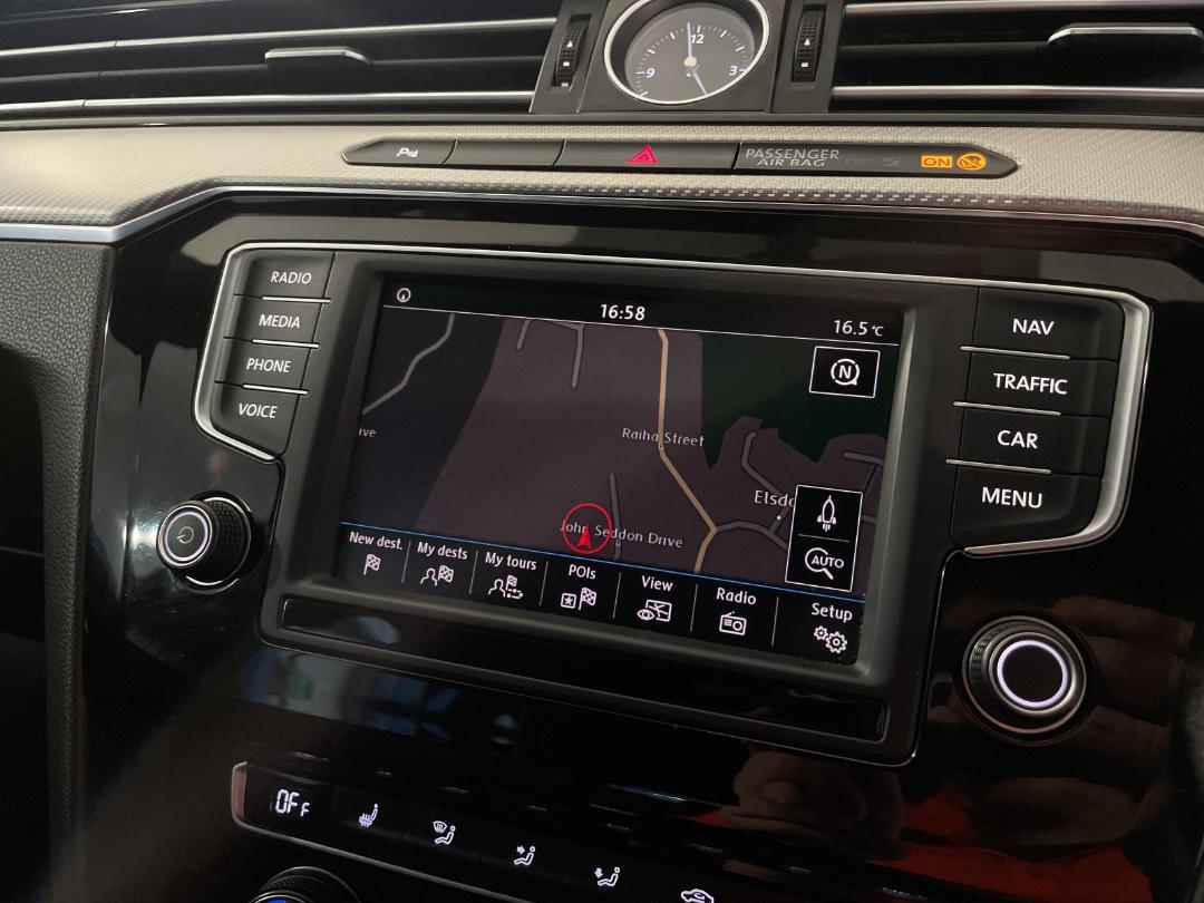 Photo '29' of Volkswagen Passat Photo '29' of Volkswagen Passat