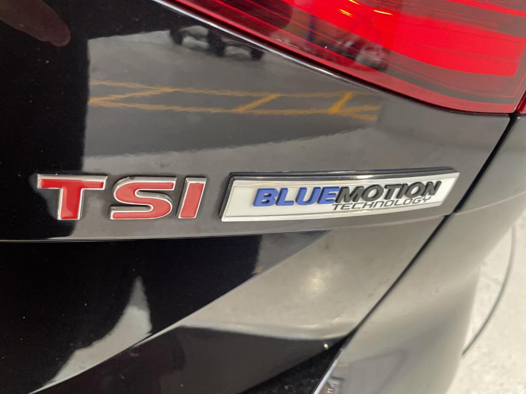 Photo '37' of Volkswagen Passat Photo '37' of Volkswagen Passat