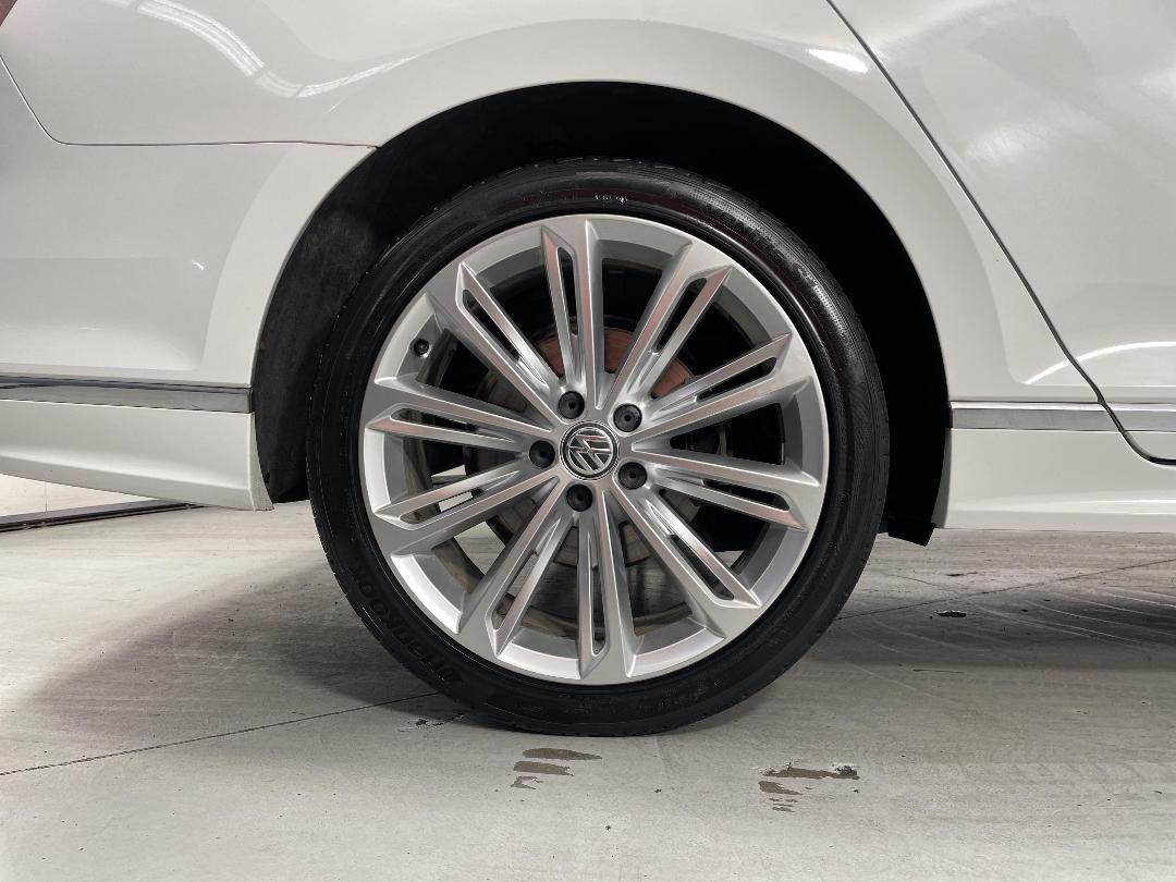 Photo '12' of Volkswagen Passat