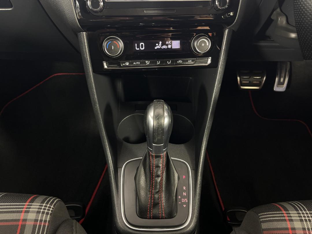 Photo '18' of Volkswagen Polo