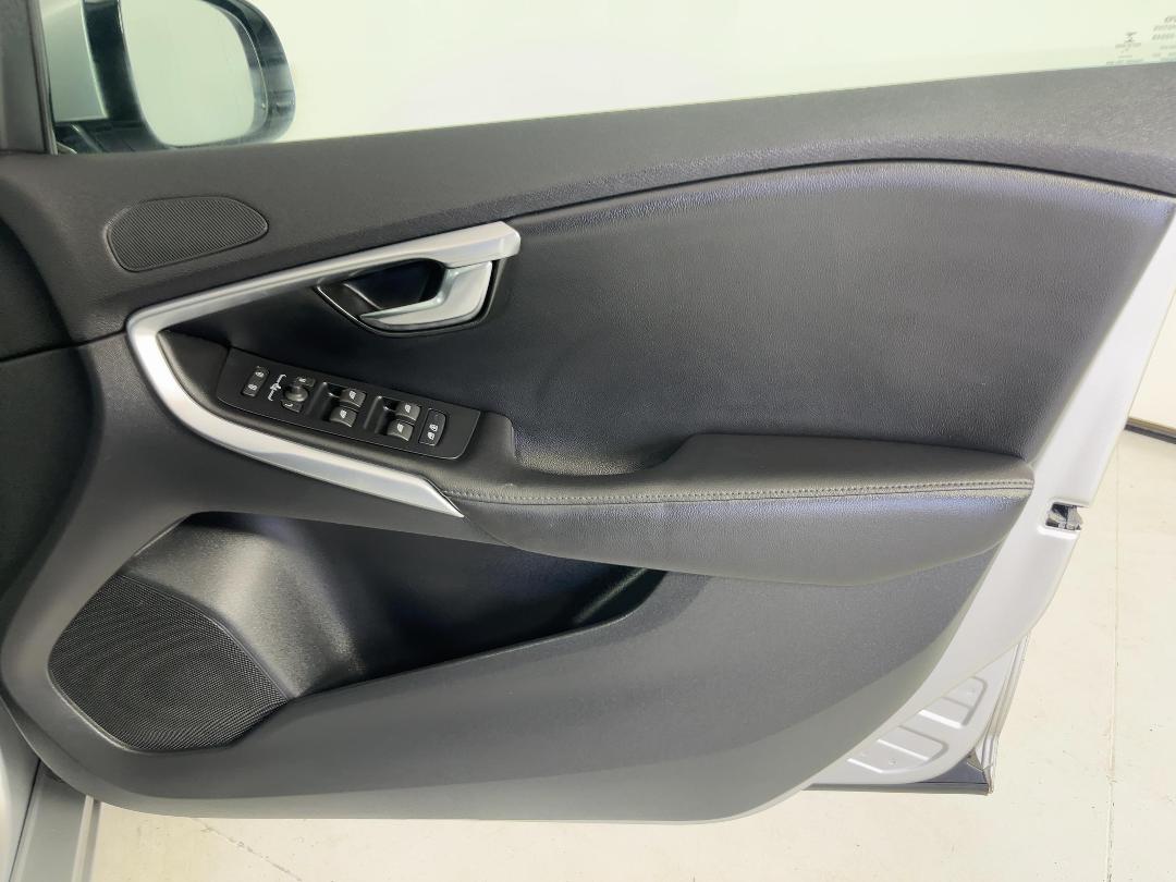 Photo '15' of Volvo V40