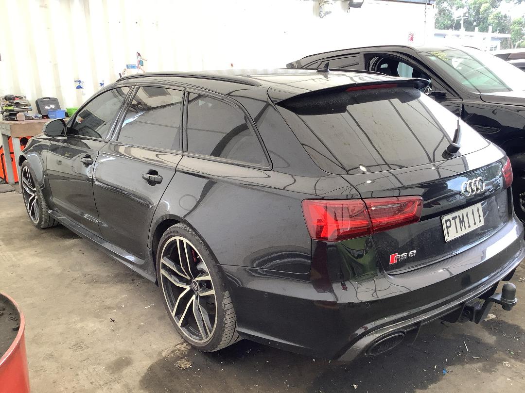 Photo '5' of Audi RS6 RS6 Performance Photo '5' of Audi RS6 RS6 Performance