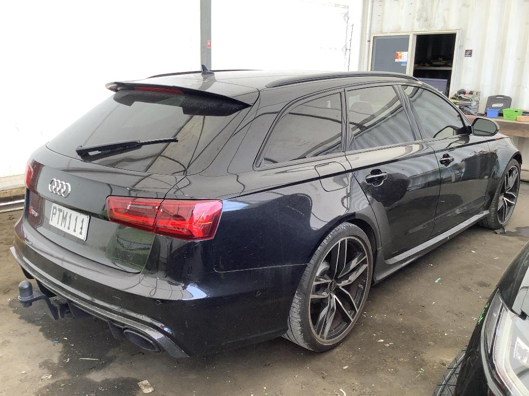 Photo '4' of Audi RS6 RS6 Performance Photo '4' of Audi RS6 RS6 Performance