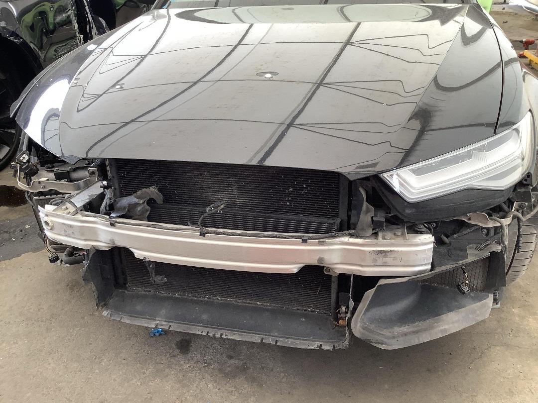 Photo '2' of Audi RS6 RS6 Performance Photo '2' of Audi RS6 RS6 Performance