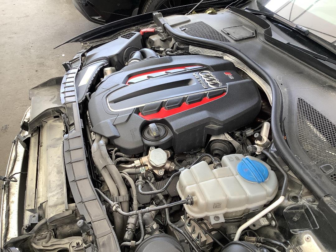 Photo '10' of Audi RS6 RS6 Performance Photo '10' of Audi RS6 RS6 Performance