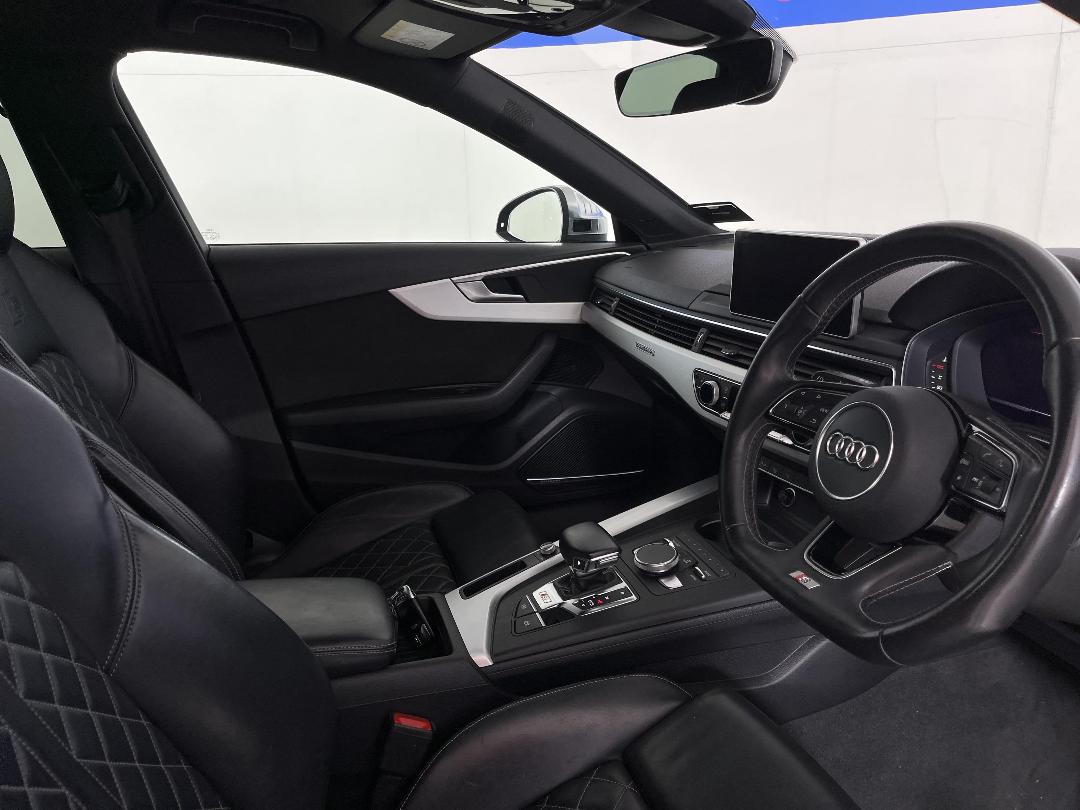 Photo '16' of Audi S4 Photo '16' of Audi S4