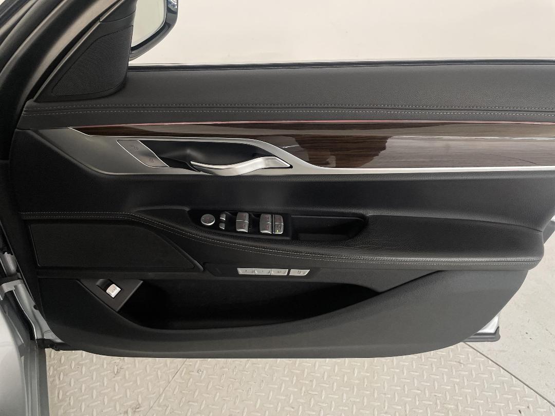 Photo '13' of BMW 7 Series 730LD Photo '13' of BMW 7 Series 730LD