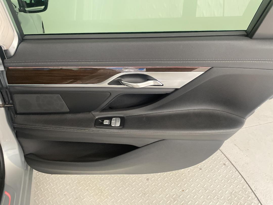 Photo '17' of BMW 7 Series 730LD Photo '17' of BMW 7 Series 730LD