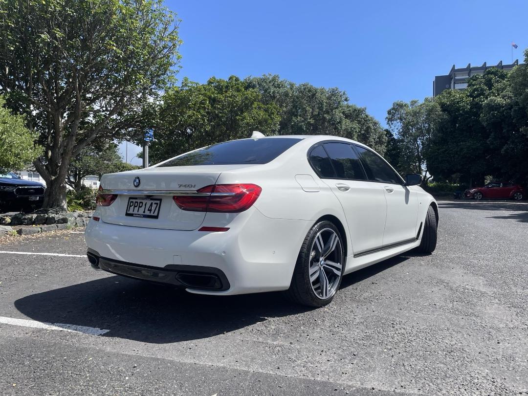 Photo '4' of BMW 740I Photo '4' of BMW 740I