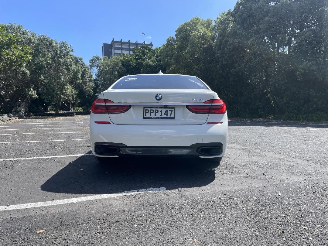 Photo '5' of BMW 740I Photo '5' of BMW 740I