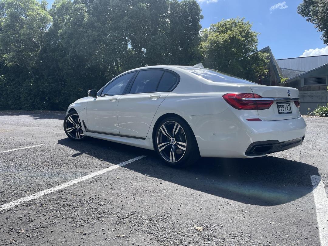 Photo '6' of BMW 740I Photo '6' of BMW 740I