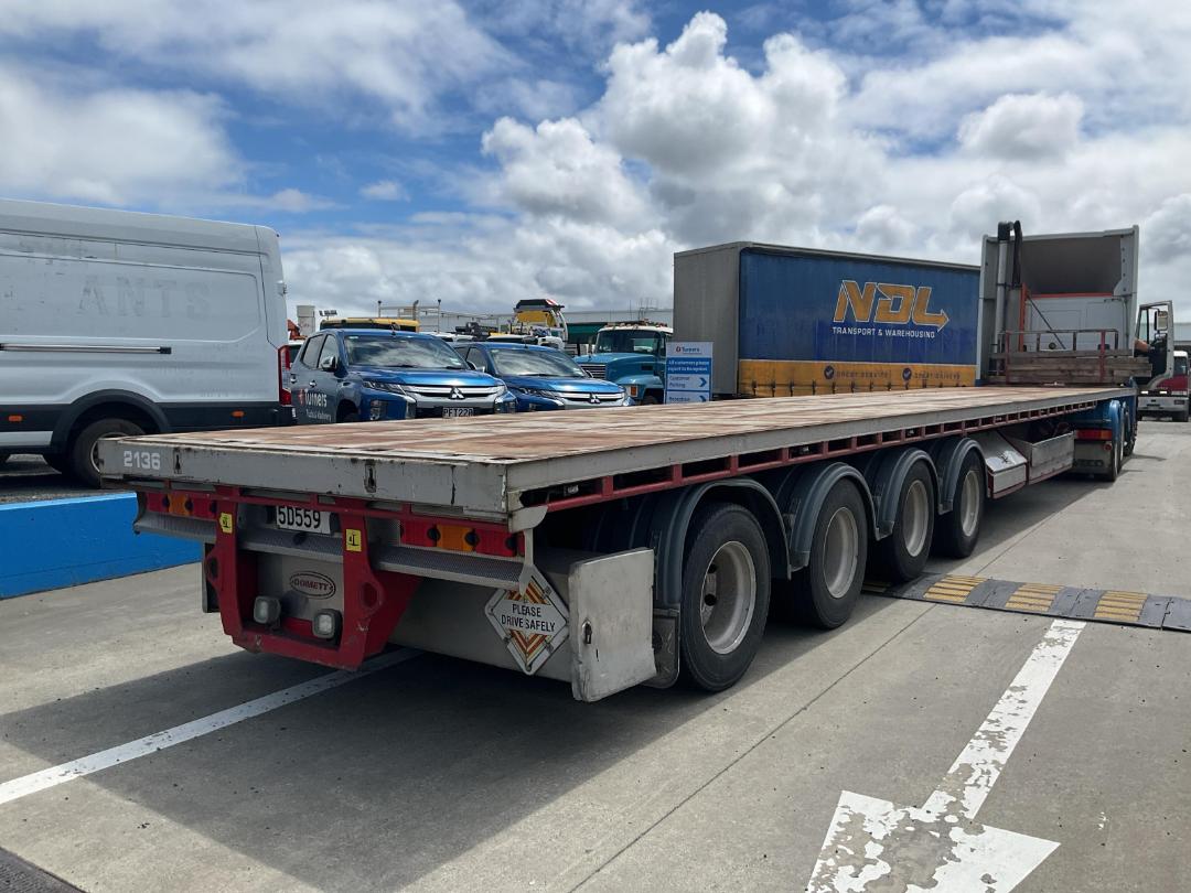 Photo '4' of DOMETT D1502 Flat Deck Semi