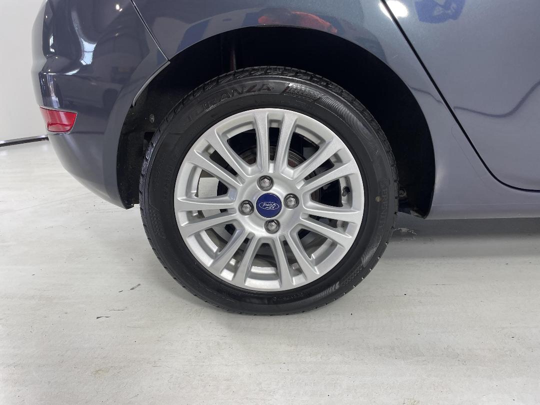 Photo '12' of Ford Fiesta