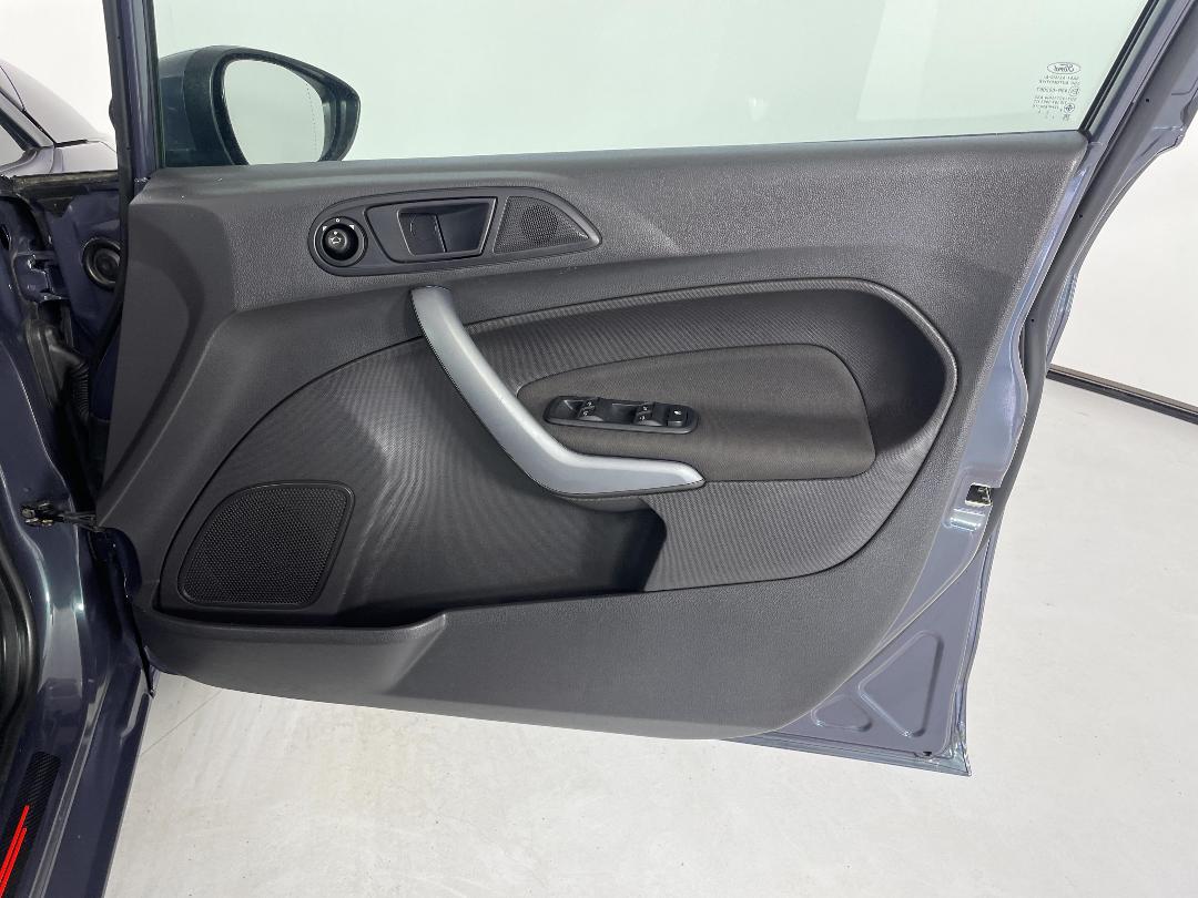 Photo '15' of Ford Fiesta