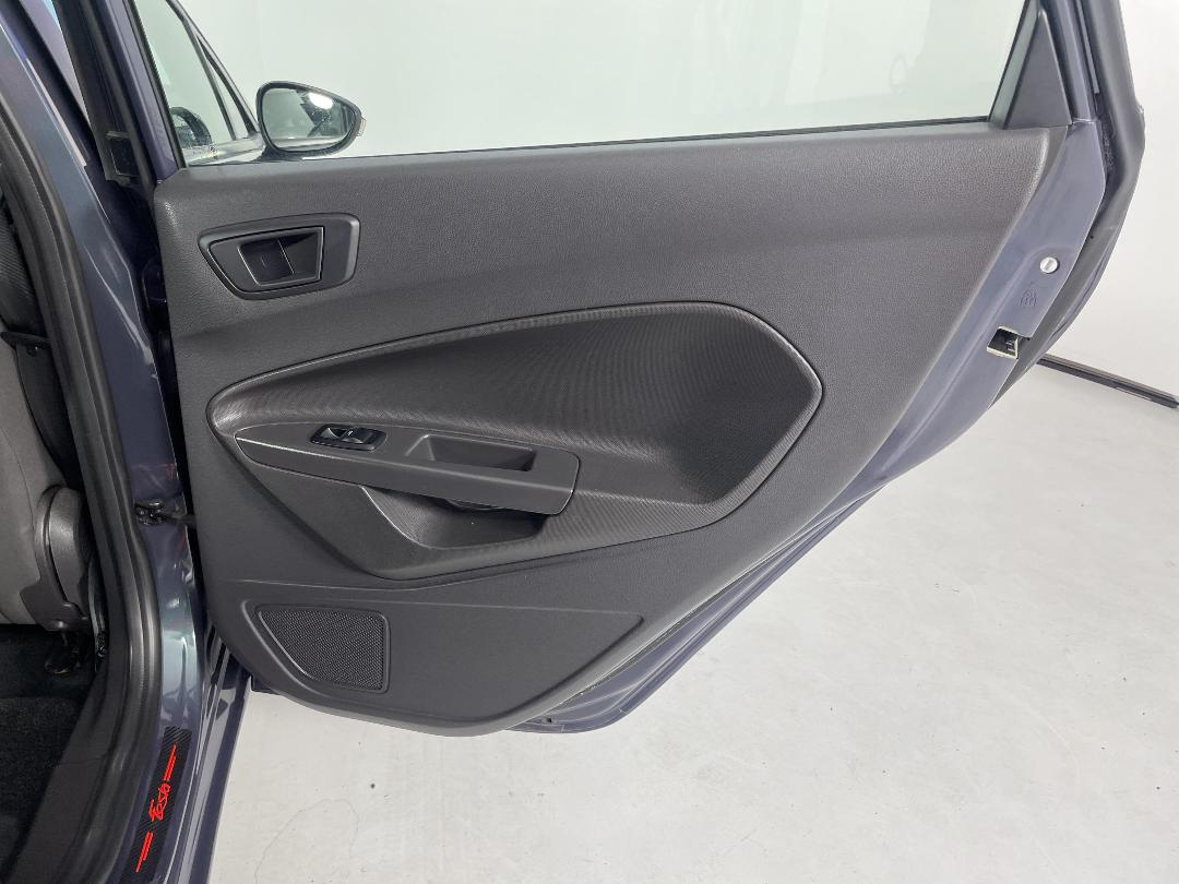 Photo '19' of Ford Fiesta