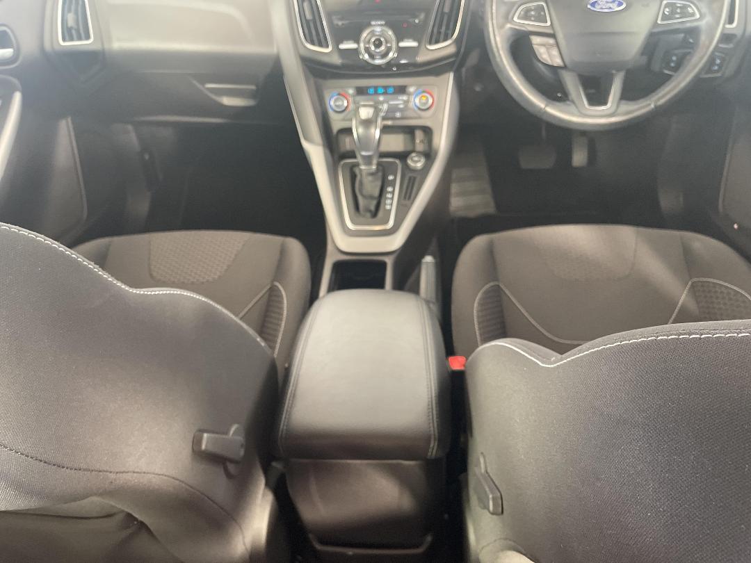 Photo '18' of Ford Focus