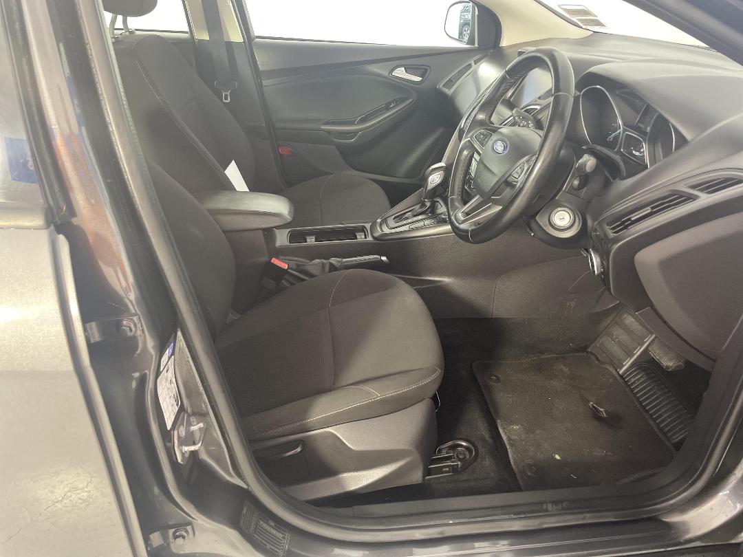 Photo '16' of Ford Focus