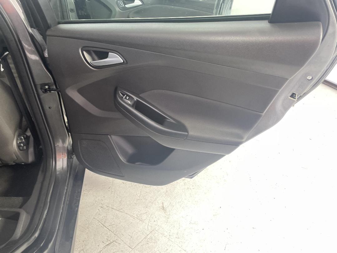 Photo '19' of Ford Focus