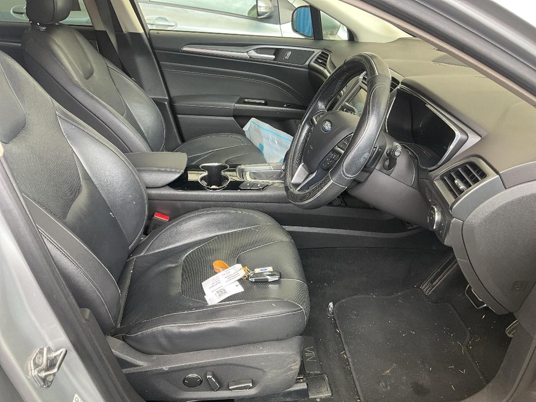 Photo '30' of Ford Mondeo Titanium 5DR Petrol