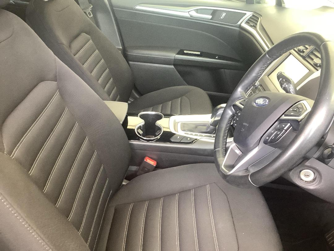 Photo '10' of Ford Mondeo Ambiente 5DR Diesel Photo '10' of Ford Mondeo Ambiente 5DR Diesel