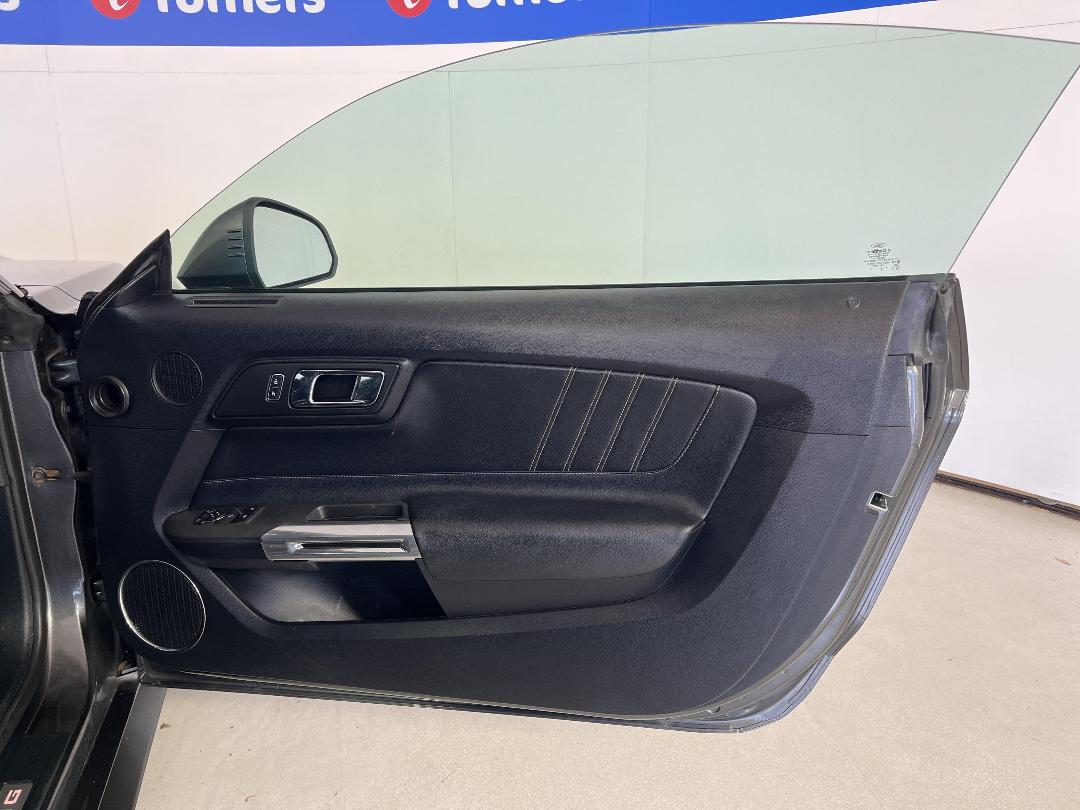 Photo '15' of Ford Mustang