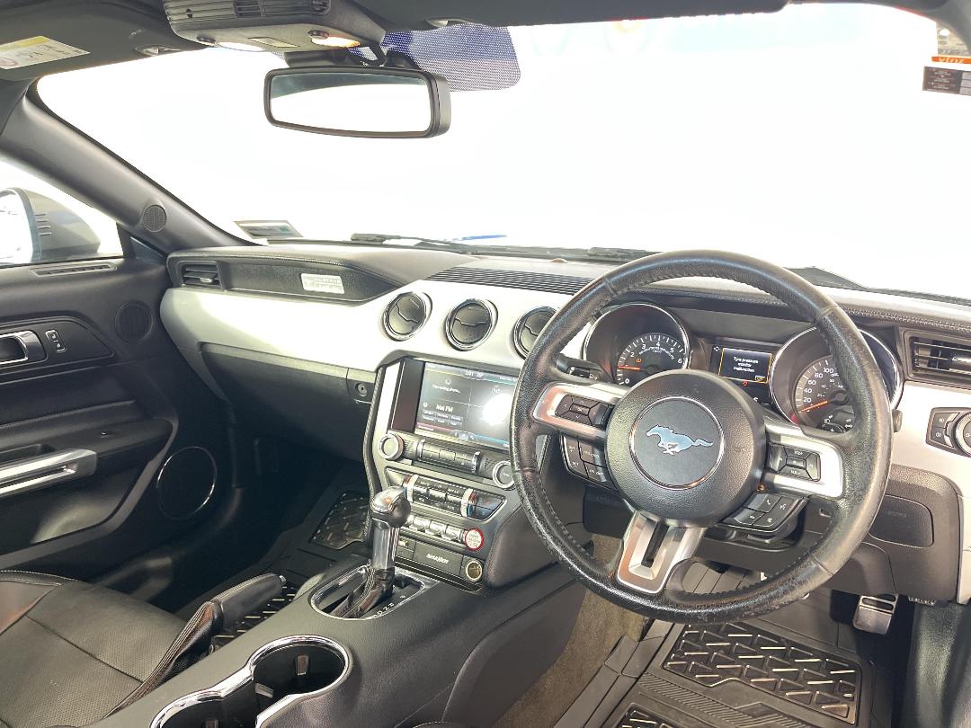 Photo '17' of Ford Mustang