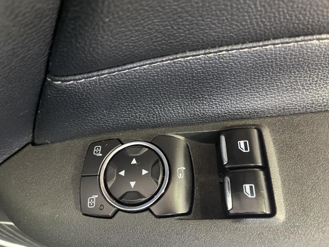 Photo '28' of Ford Mustang