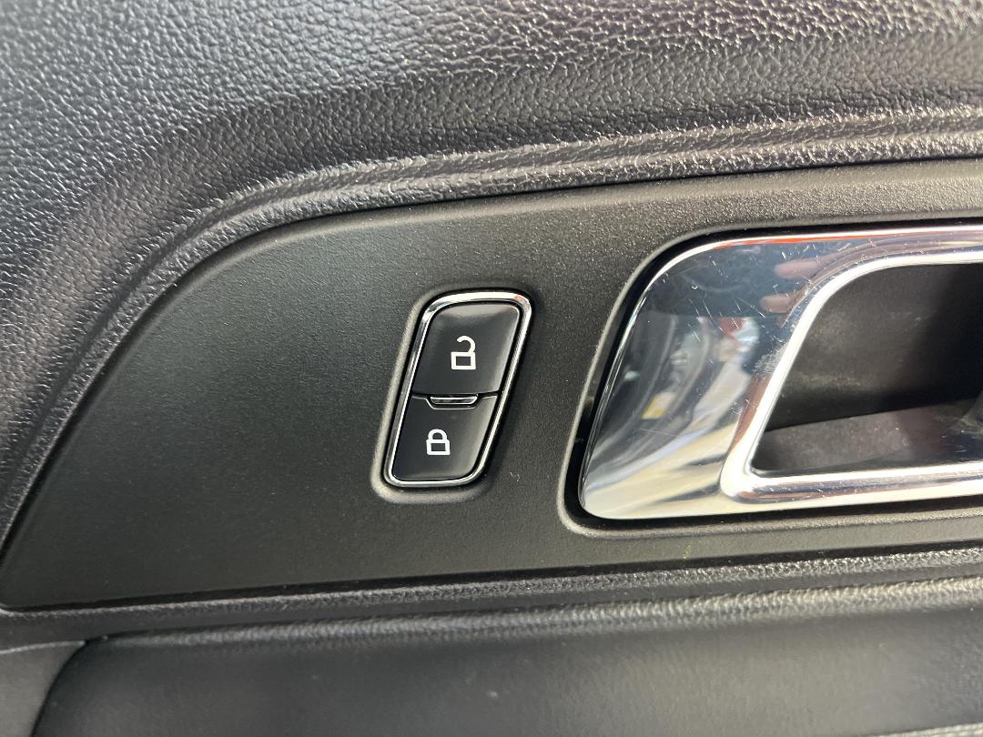 Photo '29' of Ford Mustang