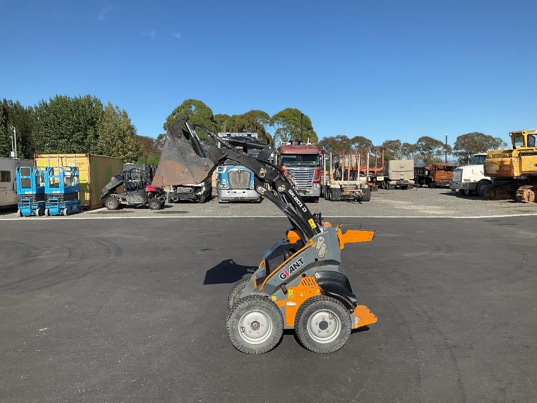 Photo '7' of Giant SK251D SK Skid Steer