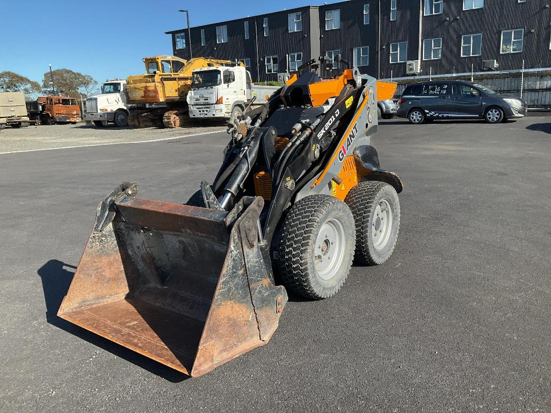 Photo '10' of Giant SK251D SK Skid Steer