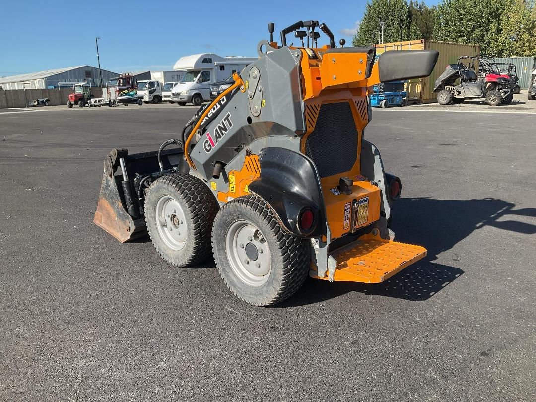 Photo '9' of Giant SK251D SK Skid Steer