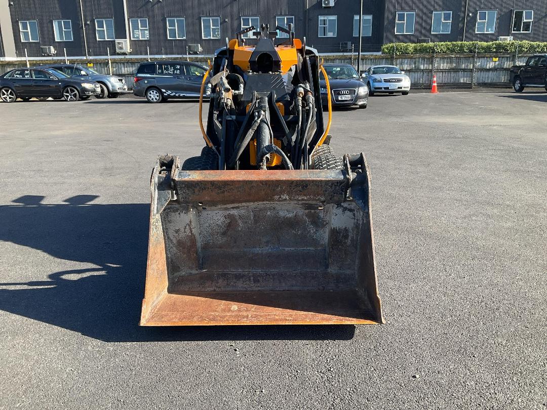 Photo '11' of Giant SK251D SK Skid Steer