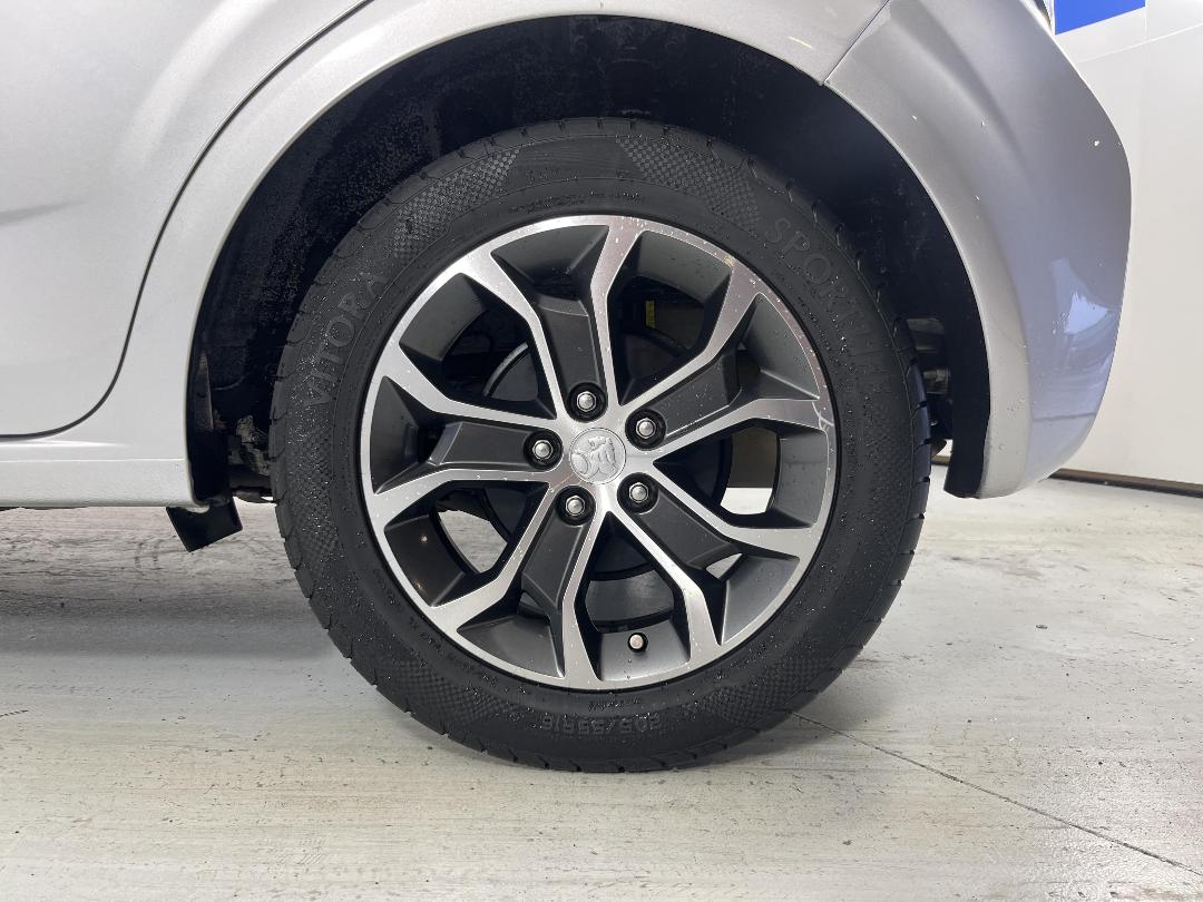 Photo '11' of Holden Barina Photo '11' of Holden Barina