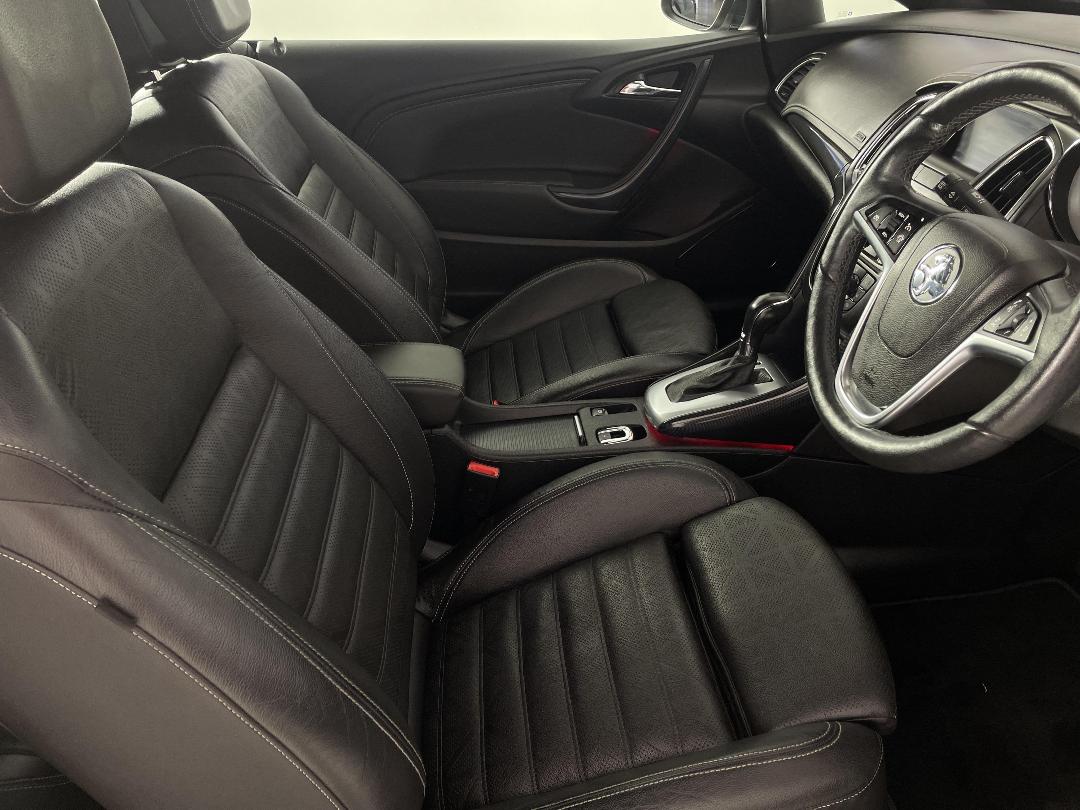 Photo '16' of Holden Cascada