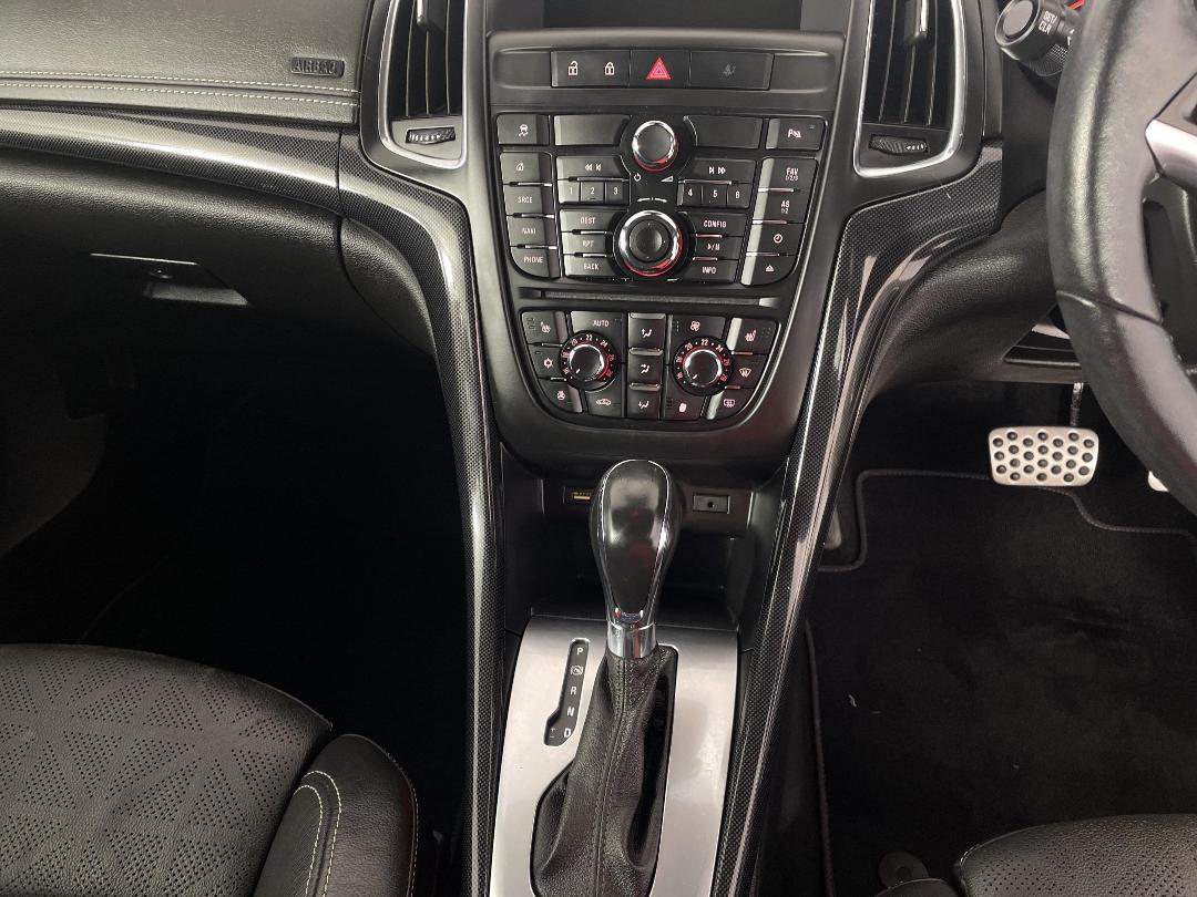 Photo '18' of Holden Cascada