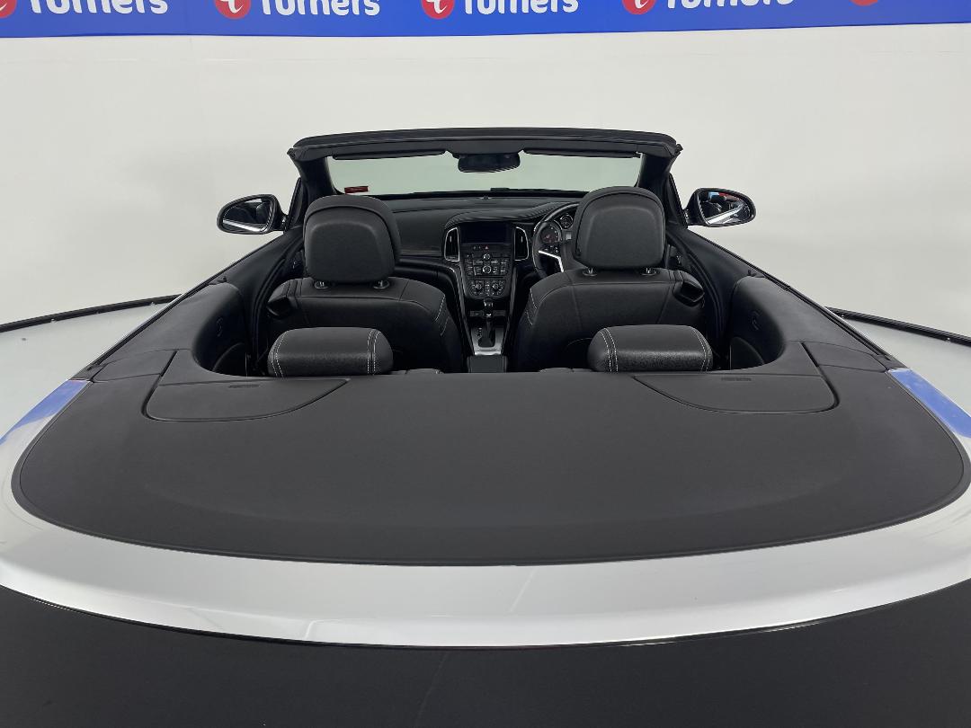 Photo '27' of Holden Cascada