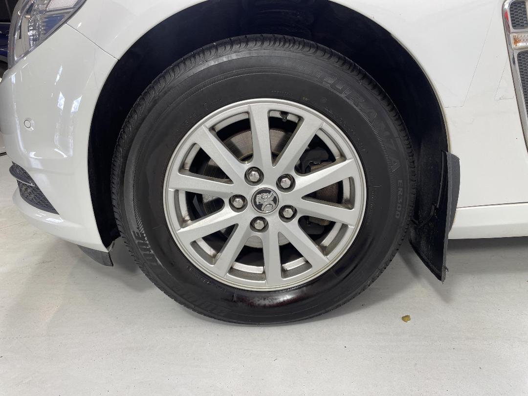 Photo '10' of Holden Commodore Photo '10' of Holden Commodore