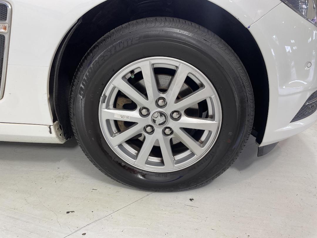 Photo '9' of Holden Commodore Photo '9' of Holden Commodore