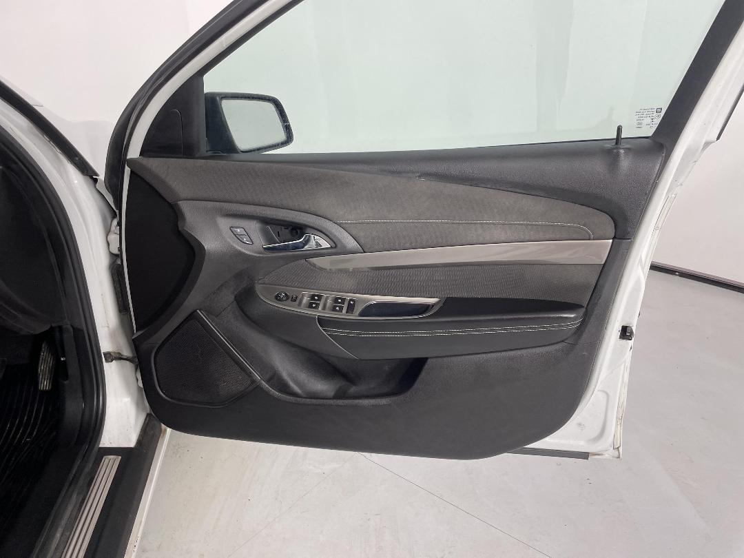 Photo '15' of Holden Commodore Photo '15' of Holden Commodore