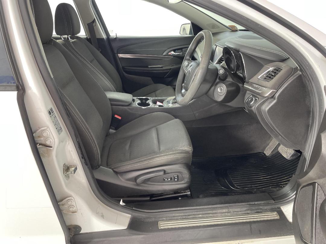 Photo '16' of Holden Commodore Photo '16' of Holden Commodore