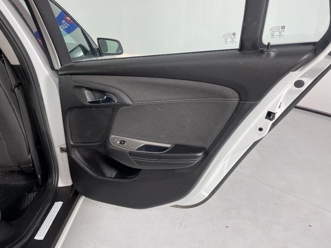 Photo '19' of Holden Commodore Photo '19' of Holden Commodore