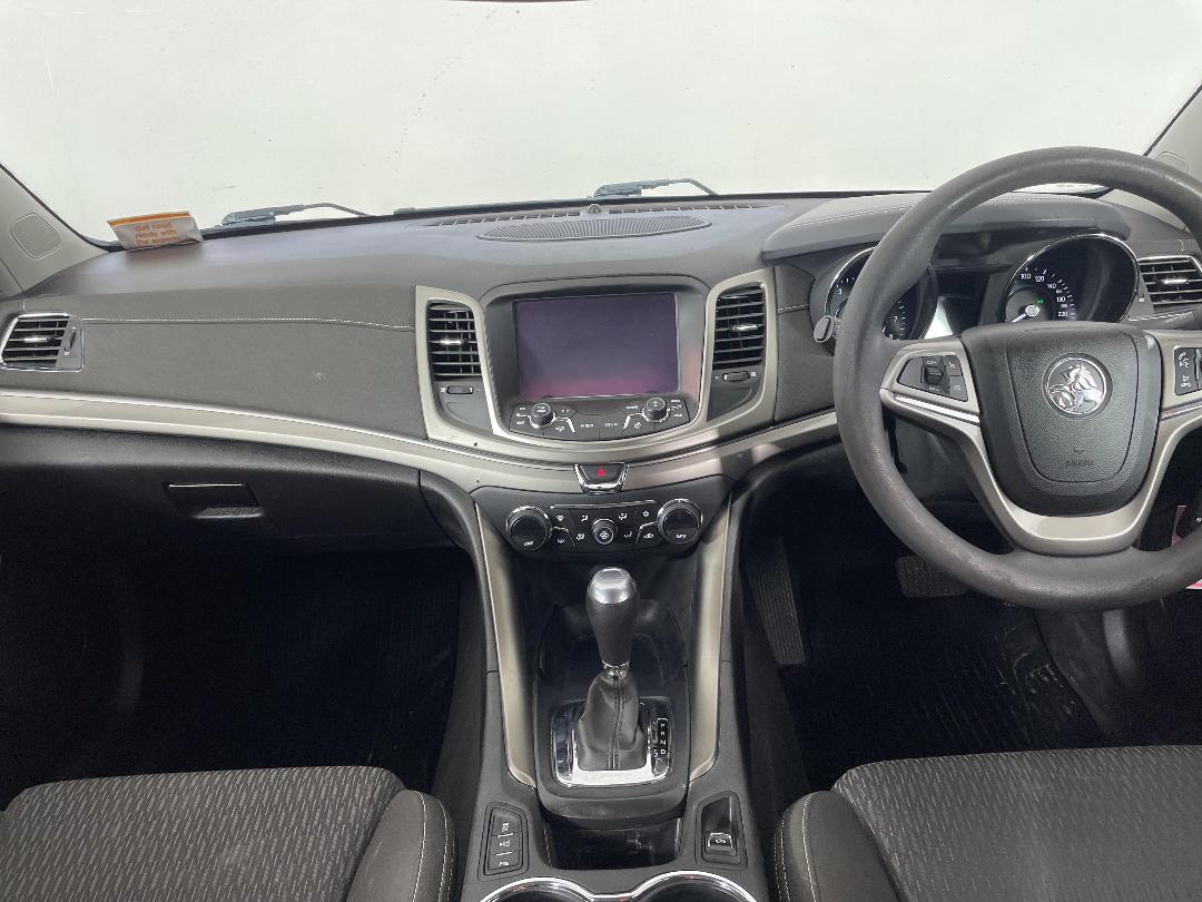 Photo '17' of Holden Commodore Photo '17' of Holden Commodore