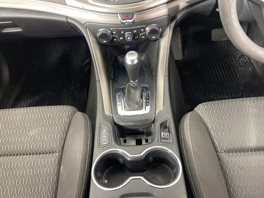 Photo '18' of Holden Commodore Photo '18' of Holden Commodore