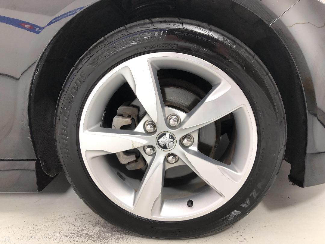 Photo '9' of Holden Commodore Photo '9' of Holden Commodore