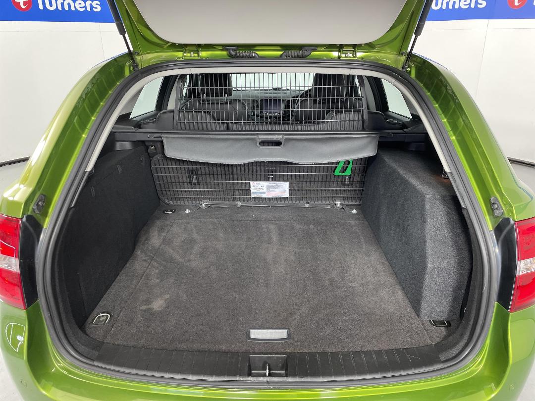 Photo '14' of Holden Commodore Photo '14' of Holden Commodore