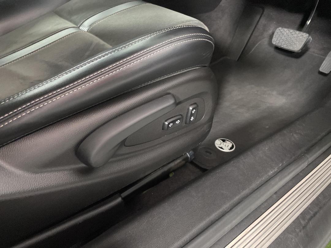 Photo '27' of Holden Commodore Photo '27' of Holden Commodore