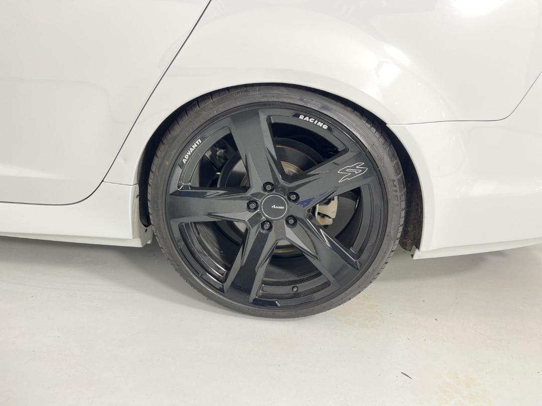 Photo '11' of Holden Commodore Photo '11' of Holden Commodore