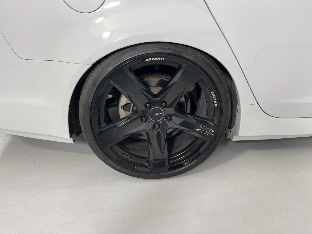 Photo '12' of Holden Commodore Photo '12' of Holden Commodore