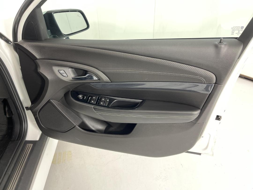 Photo '15' of Holden Commodore Photo '15' of Holden Commodore