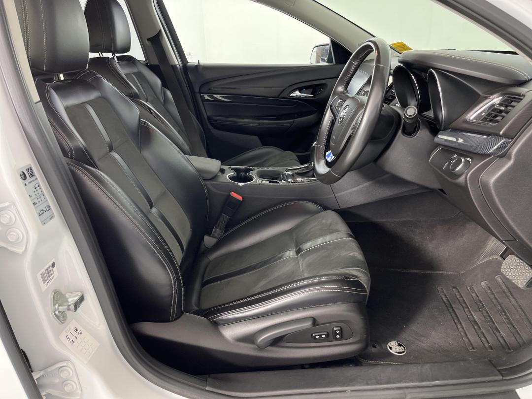 Photo '16' of Holden Commodore Photo '16' of Holden Commodore